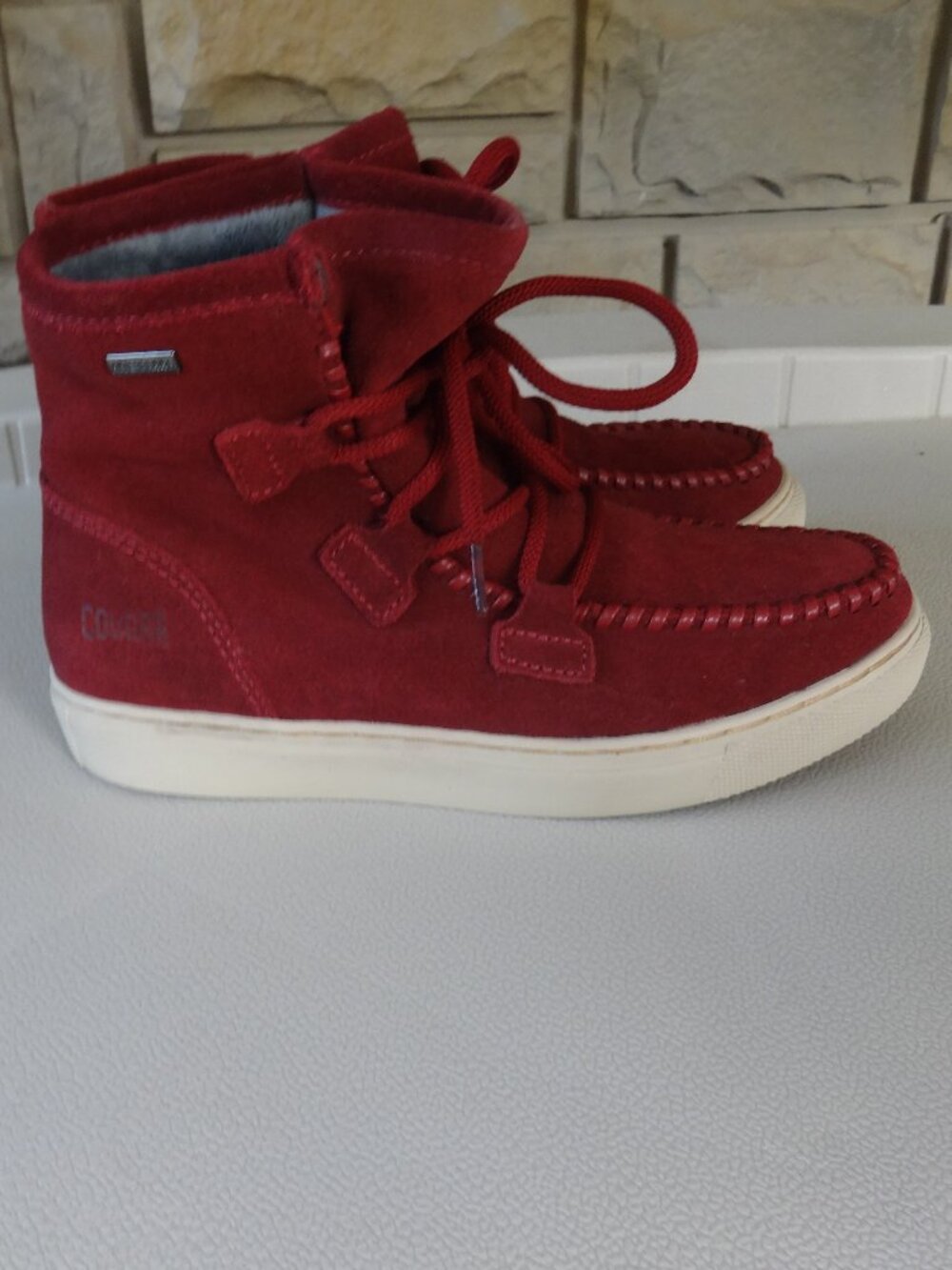 Cougar Fabiola women's size 6M Burgundy Suede ankle  boots , polar plush lining